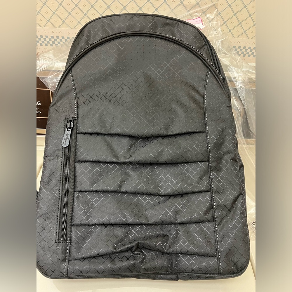 Thirty One HER DELUXE BACKPACK Item# 4485 Color: 002A Black NIP